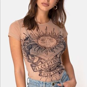 Unworn Princess Polly Whitney Tee Taupe by Motel